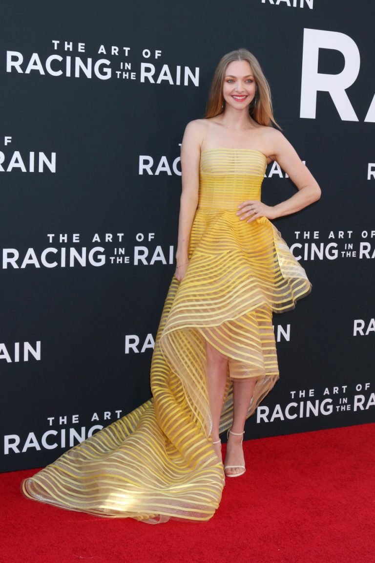 Amanda Seyfried's Height, Weight, Bio, Measurements & More