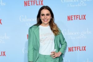 Mae Whitman's Age, Height, Weight, Biography, Relationships & More 2 Mae Whitman