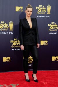 Betty Gilpin Measurements: Height, Weight & More