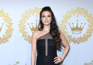 Meghan Ory's Height, Weight, Age, Biography, Relationships & More 2 Meghan Ory