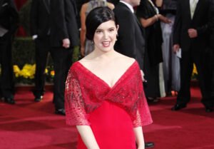 Phoebe Cates' Height, Weight, Age, Biography, Relationships & More 6 Phoebe Cates