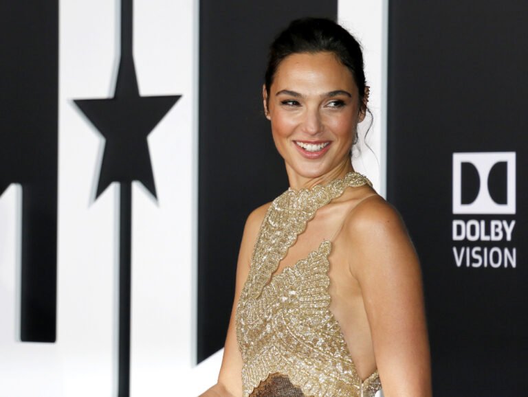 &ldquo;Wonder Woman&rdquo; Gal Gadot&rsquo;s Height, Weight, Real Size, & More