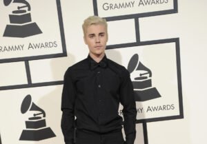 Justin Bieber's Height, Weight, Age, Love Life & More 3 Justin Bieber