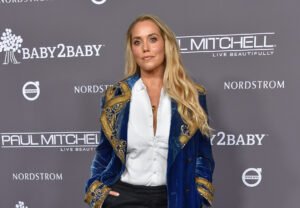Elizabeth Berkley's Height, Weight, Age, Fun Facts & More 7 Elizabeth Berkley
