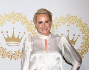 Josie Bissett's Height, Weight, Age, Fun Facts & More 3 Josie Bissett