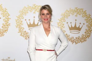 Alison Sweeney's Height, Weight, Biography, Education, and More 2 Alison Sweeney