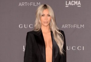 Kim Kardashian’s Real Size: Height, Weight & More (Beyond the Filters) 7 Kim Kardashian