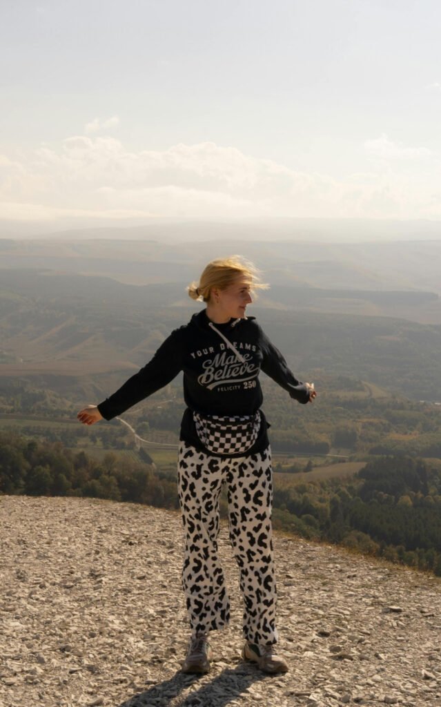 Comfy Hiking Date Outfits