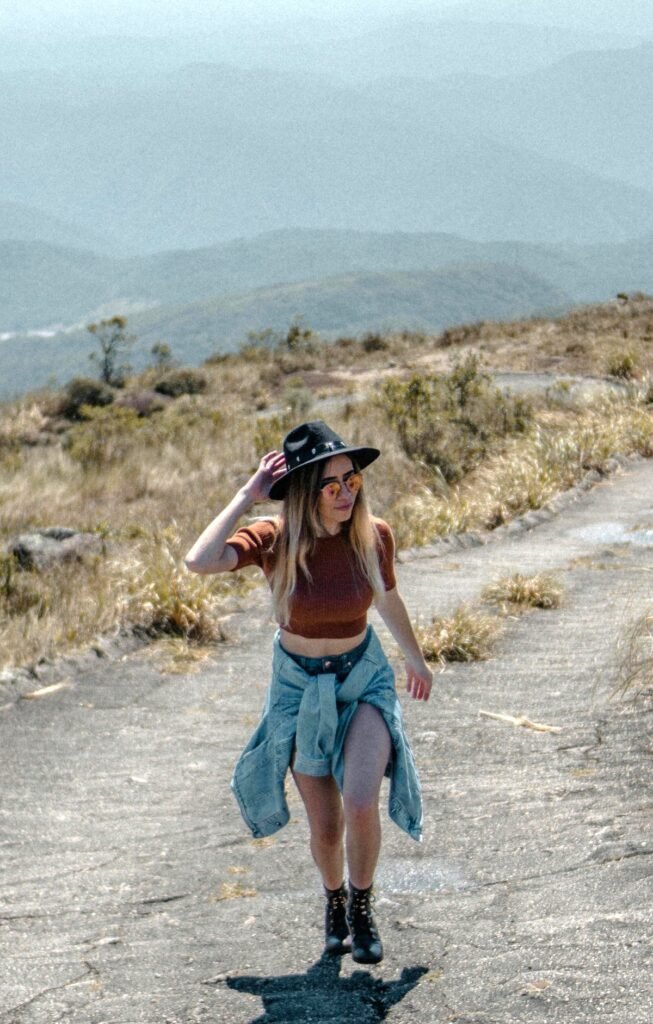 Cute Hiking Date Outfits (2)