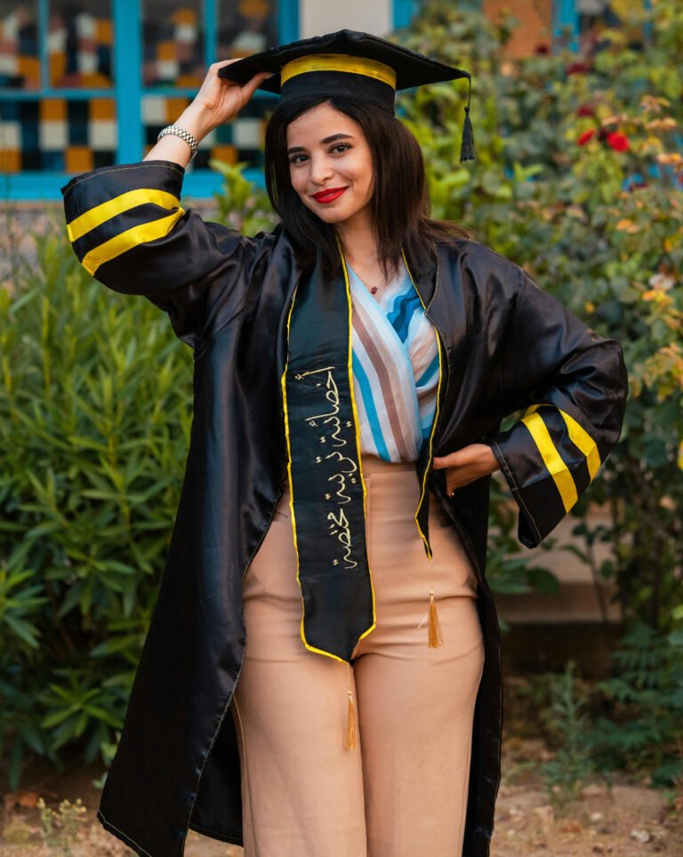 37+ Stylish Graduation Outfits for Fashionable Graduates