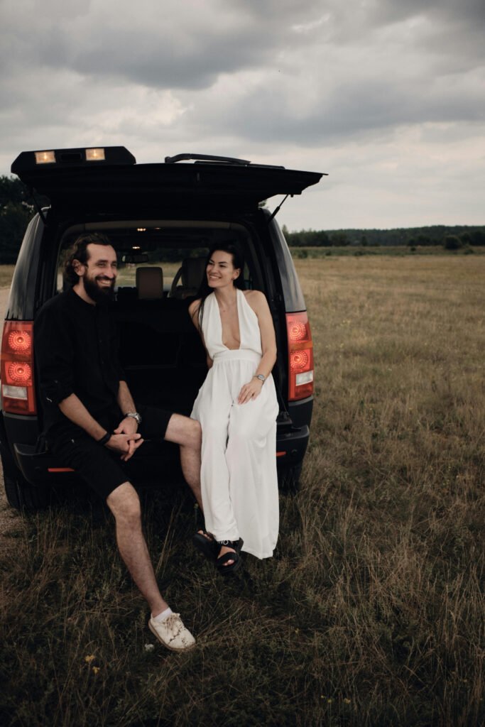 Outdoor Couples Vacation Outfit (2)