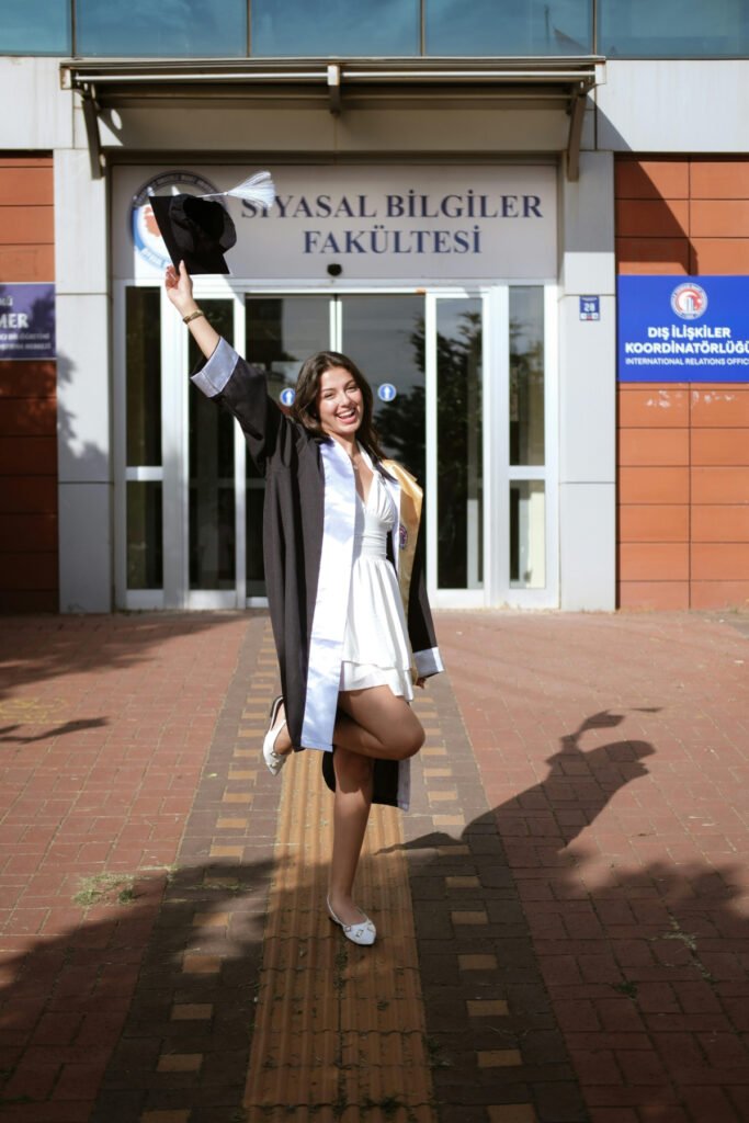 Teen High School Senior Graduation Outfit (1)