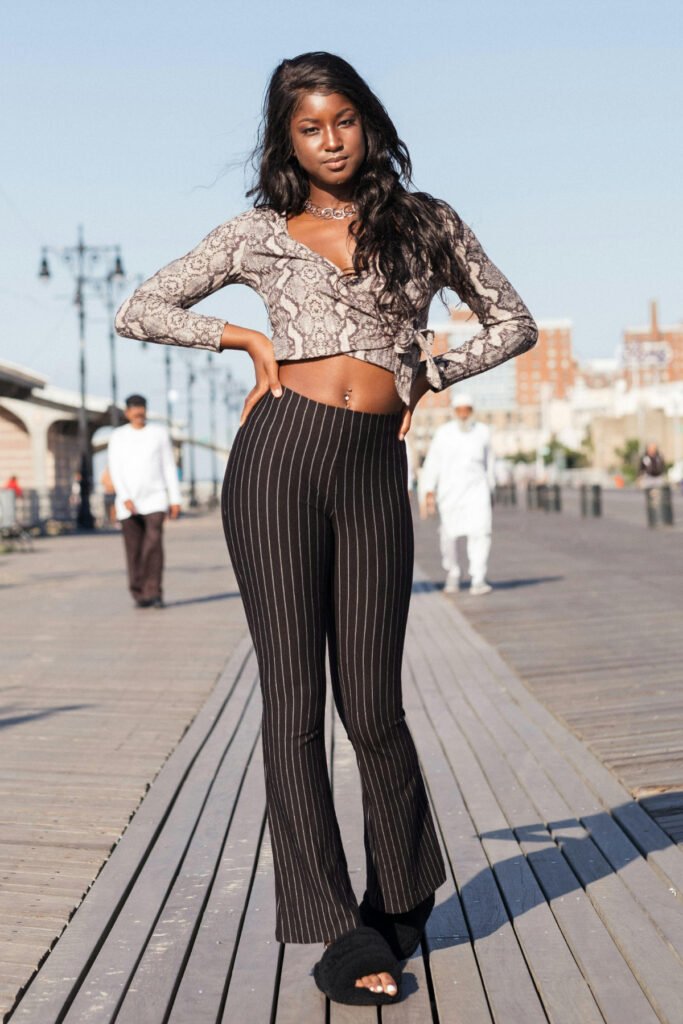 Black Women Flare Legging Outfit (2)
