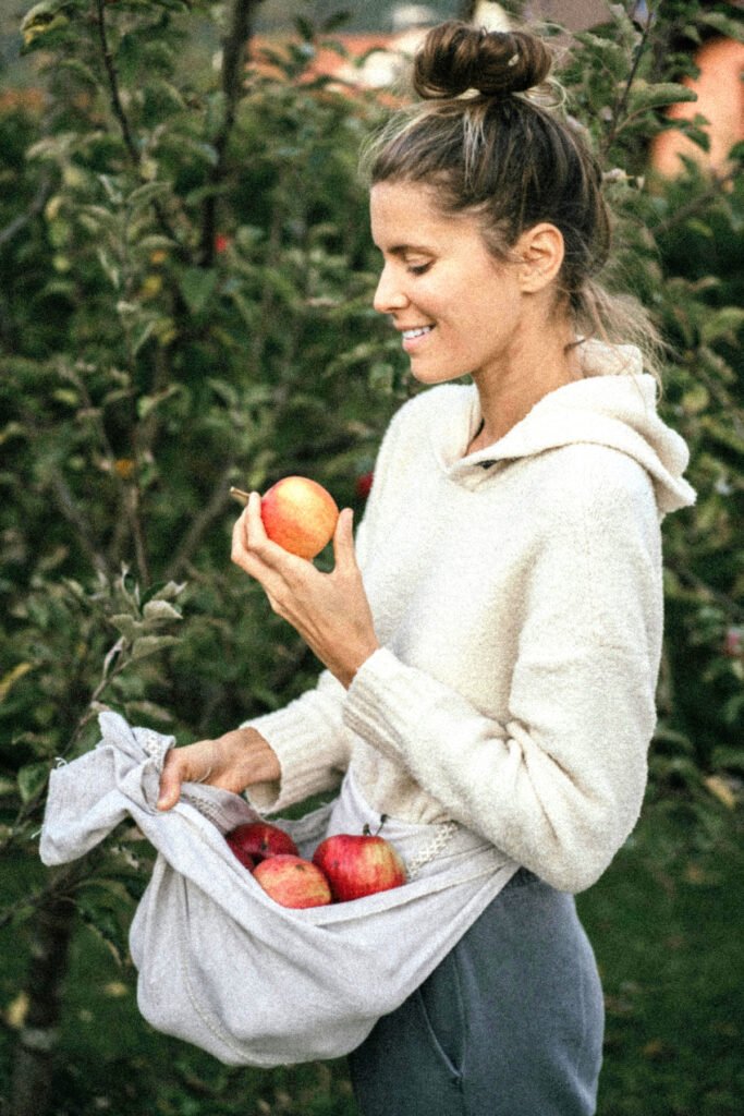 Cute Apple Picking Outfits (1)