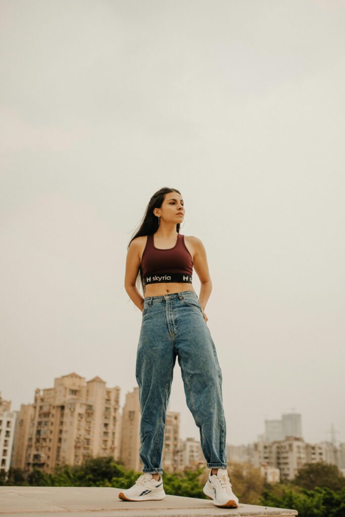 Activewear Baggy Jeans Outfit