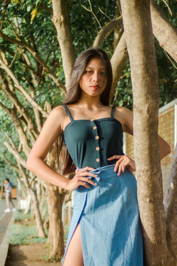 Casual Long Jean Skirt Outfit