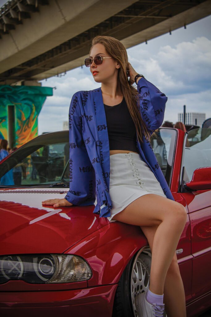 Minimal Hangout White Skirt Outfit