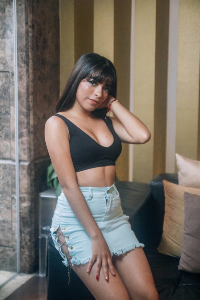 Simple Denim Mini Skirt Outfit