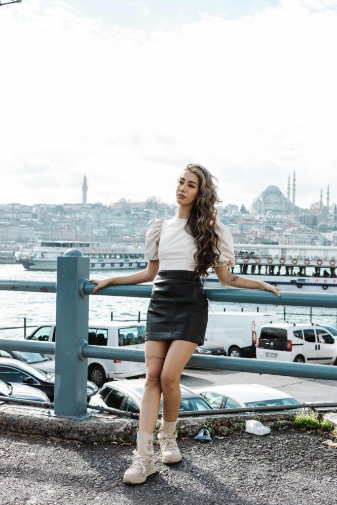 Simple Leather Skirt Outfit