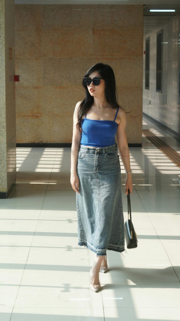 Simple Long Jean Skirt Outfit
