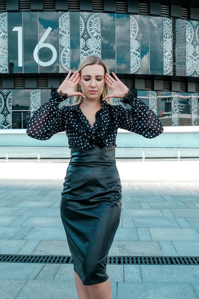 Work Apt Leather Skirt Outfit