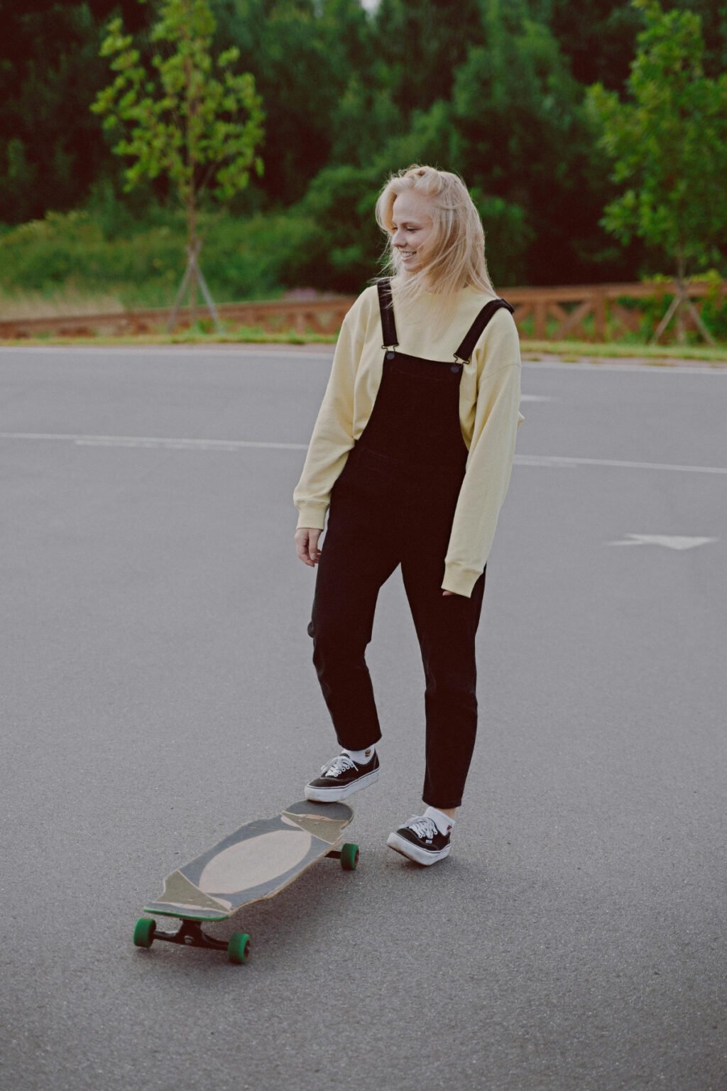 35 Insanely Cool Skater Girl Outfits For The Ultimate Street Style 35-insanely-cool-skater-girl-outfits-for-the-ultimate-street-style