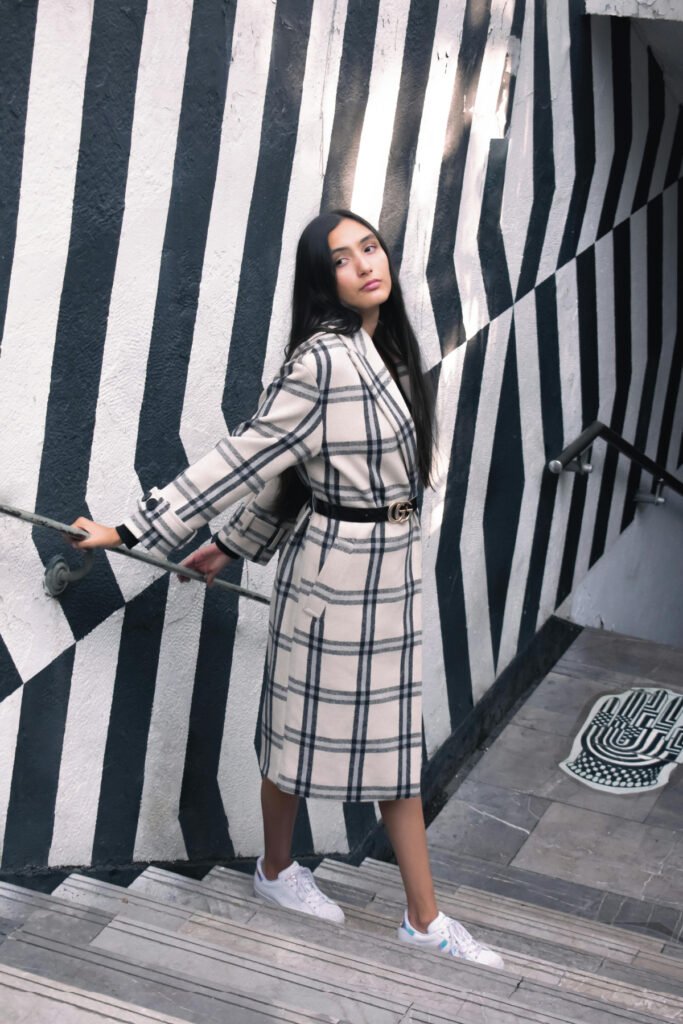 Classy Chic Black and White Outfit