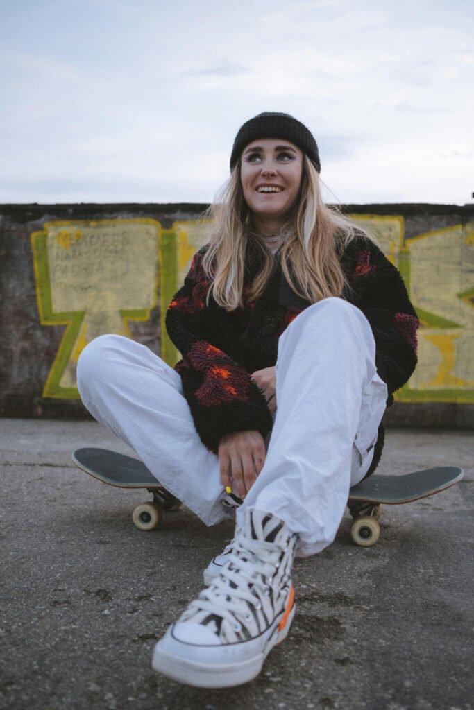 Contrast Skater Girl Outfit