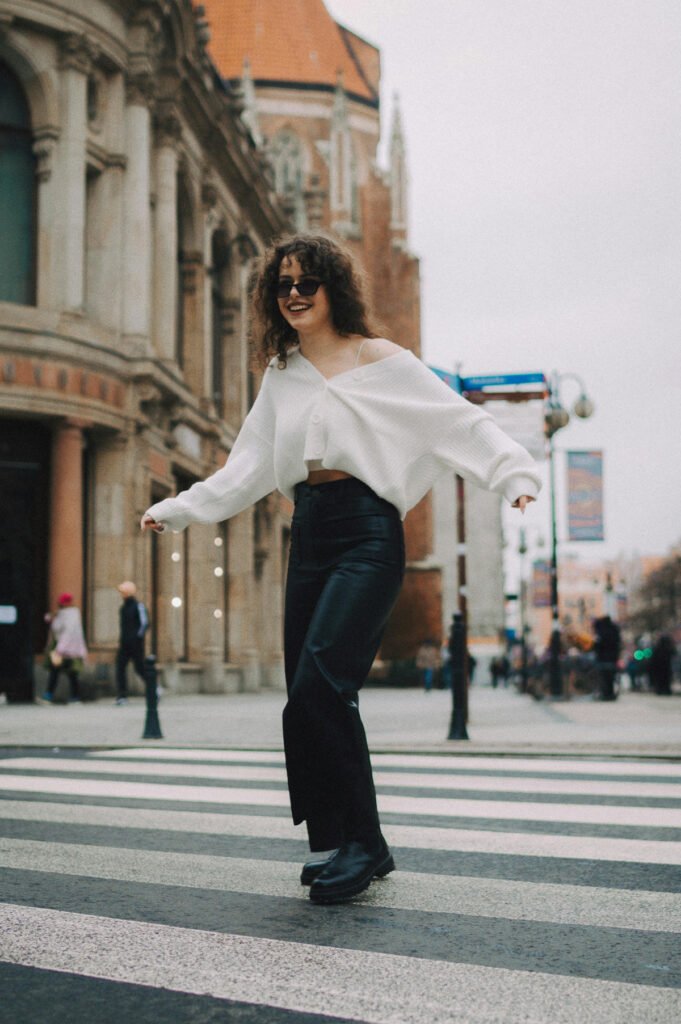 Minimal and Relaxed Black and White Outfit