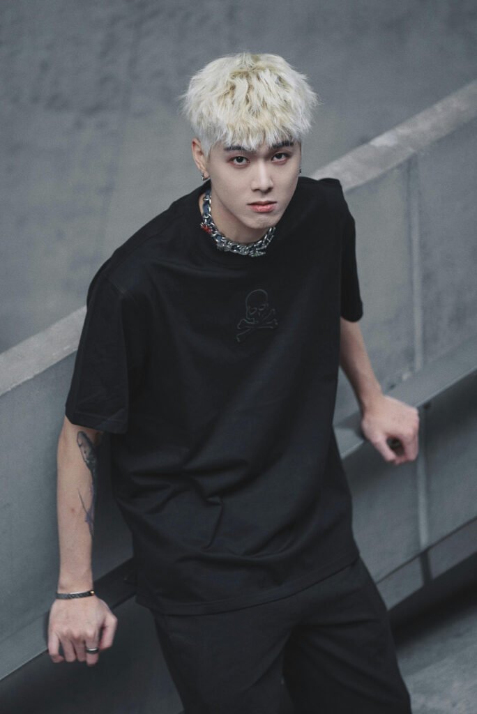 Minimally Urban All Black Outfit for Men