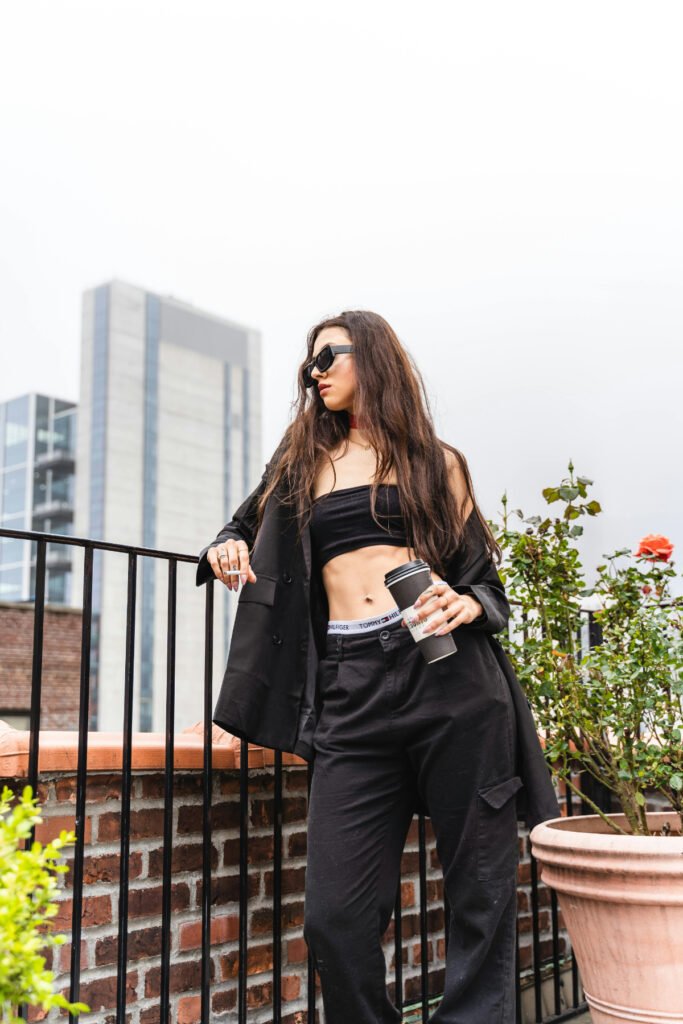 Monochrome Casual Black Jeans Outfit