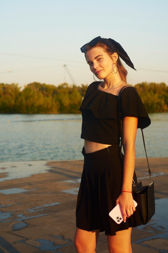 Relaxed Summer Apt Pleated Skirt Outfit