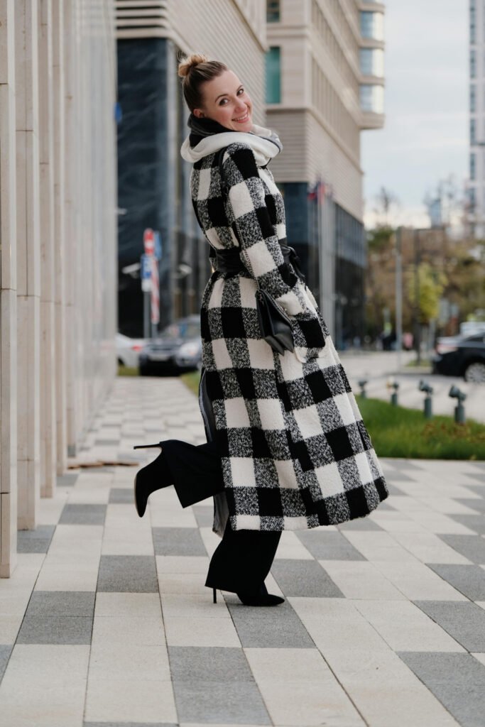 Relaxed and Sophisticated Black and White Outfit