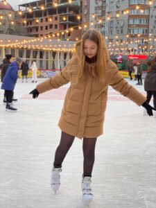20+ Fashion-Forward Ice Skating Outfits to Dazzle on the Ice