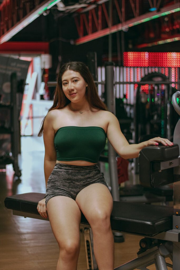 Light and Contrast Exercise Outfit for Women