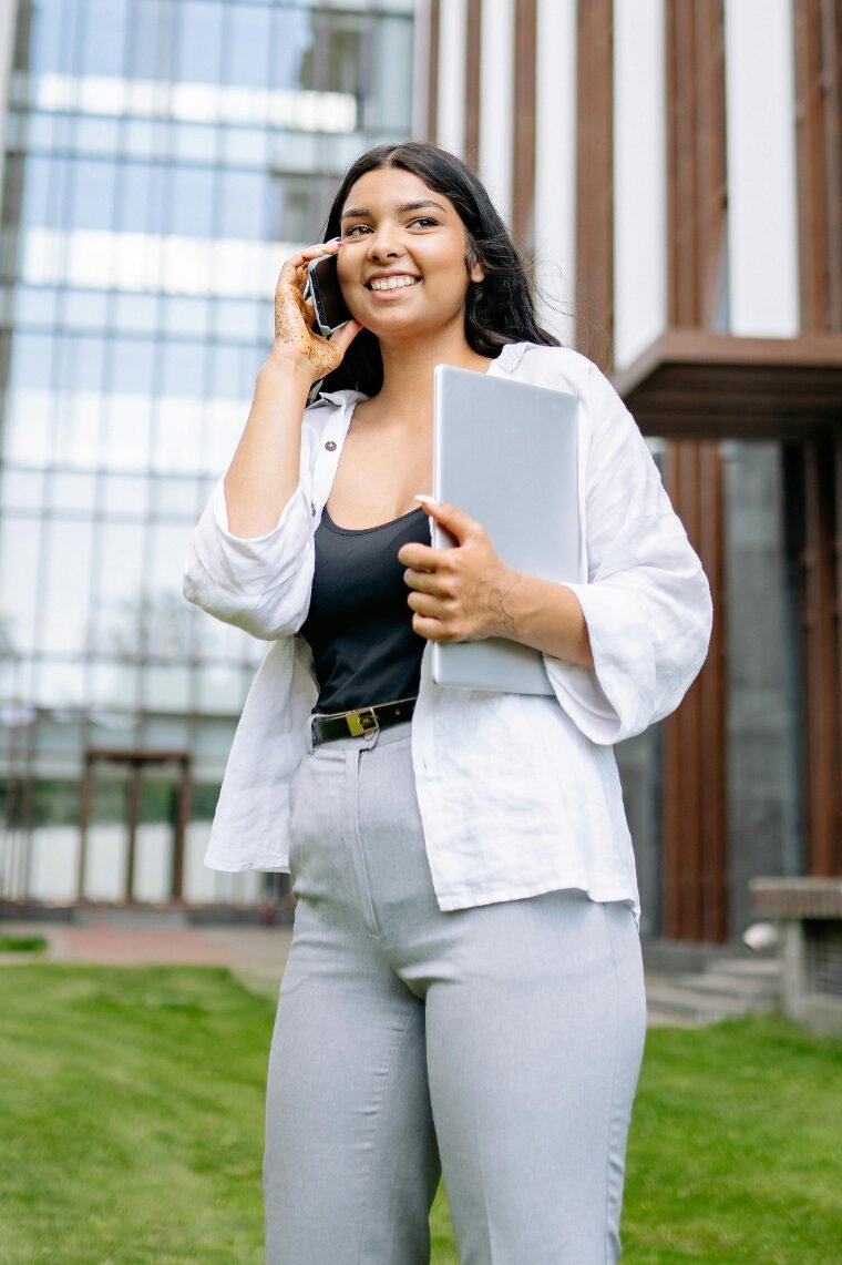 Contrast Spring Work Outfit