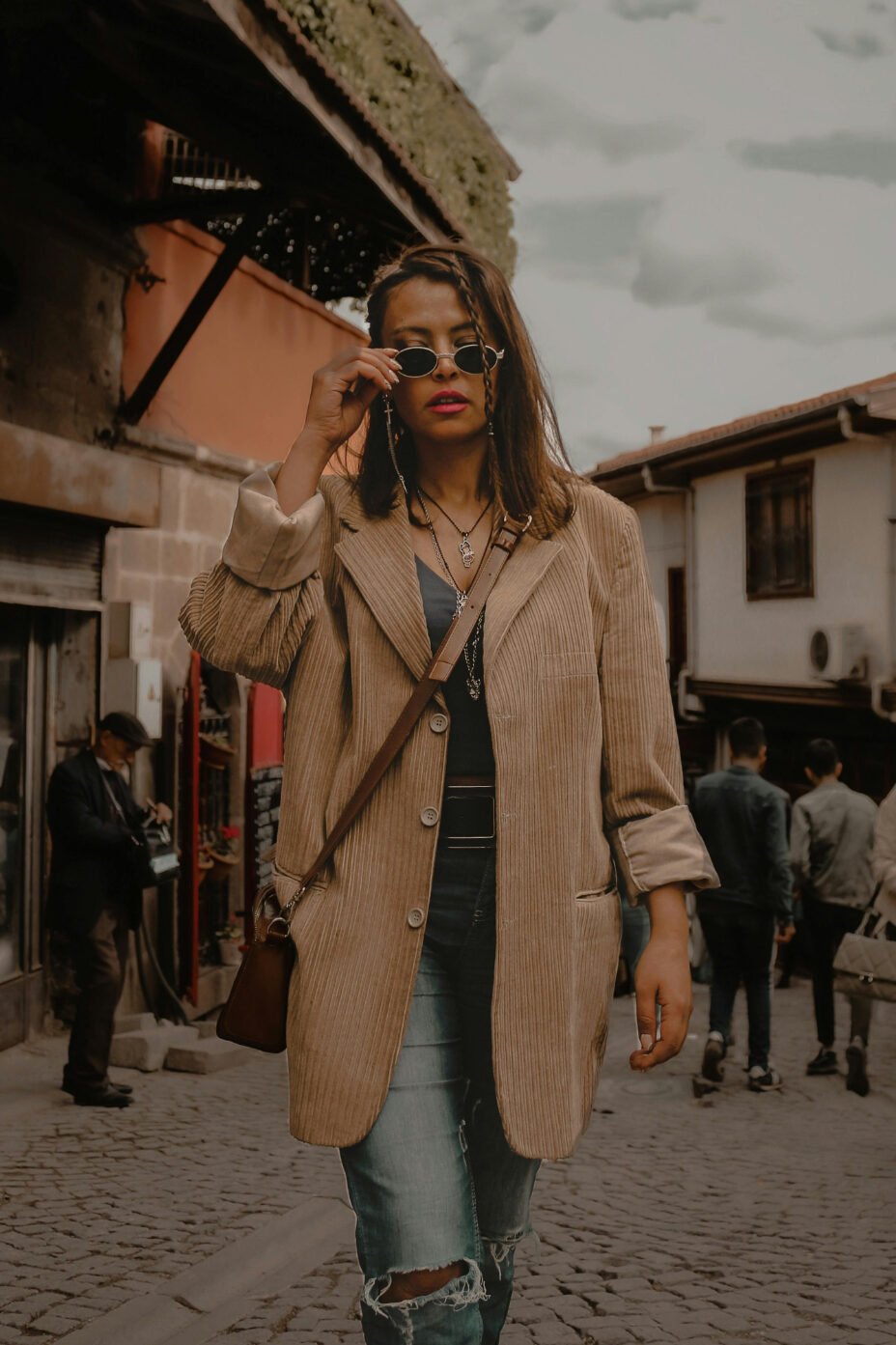 Edgy Chic Turkey Vacation Outfit